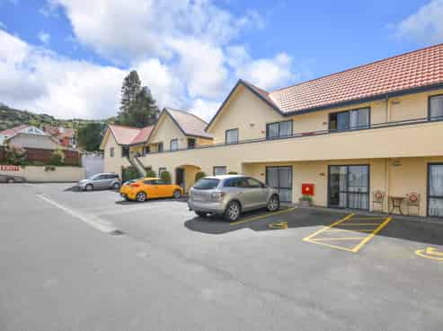 Be In Business For Yourself, But Not By Yourself