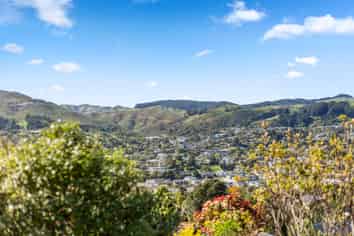 8 Katarina Grove, Tawa