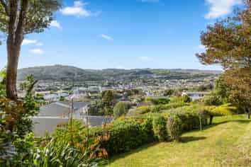 8 Katarina Grove, Tawa