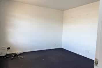 OFFICE WITH YARD FOR LEASE
