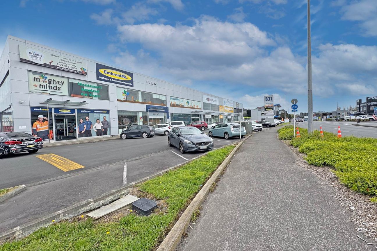 357M² TOP FLOOR SPACE FOR LEASE - Aanzicht 2