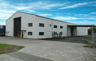 High stud warehousing with secure yard