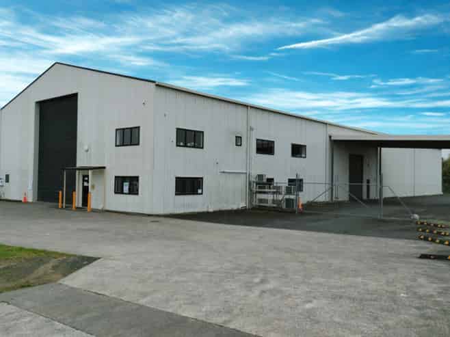 High stud warehousing with secure yard