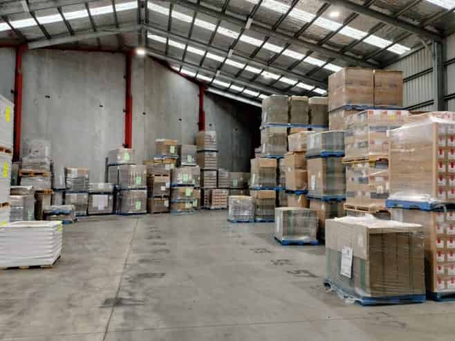 High stud warehousing with secure yard