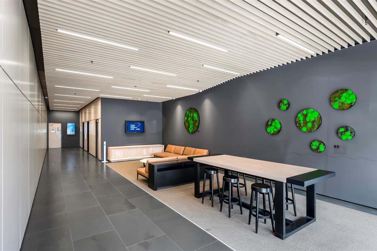 Premium Office Opportunity - Vista 3