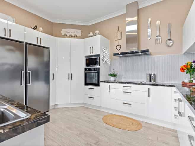 99 Sapphire Drive, Hairini