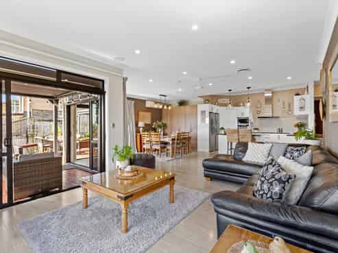 99 Sapphire Drive, Hairini