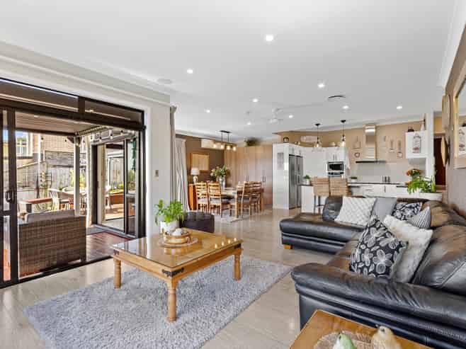 99 Sapphire Drive, Hairini