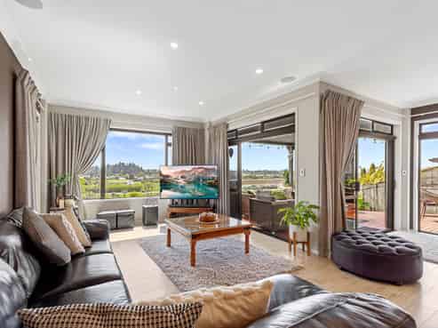 99 Sapphire Drive, Hairini