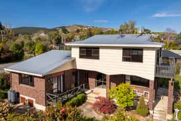11 Greenhithe Street, WAIHOLA