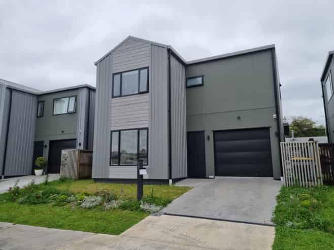 50 Jacks Landing Drive, Hamilton Lake