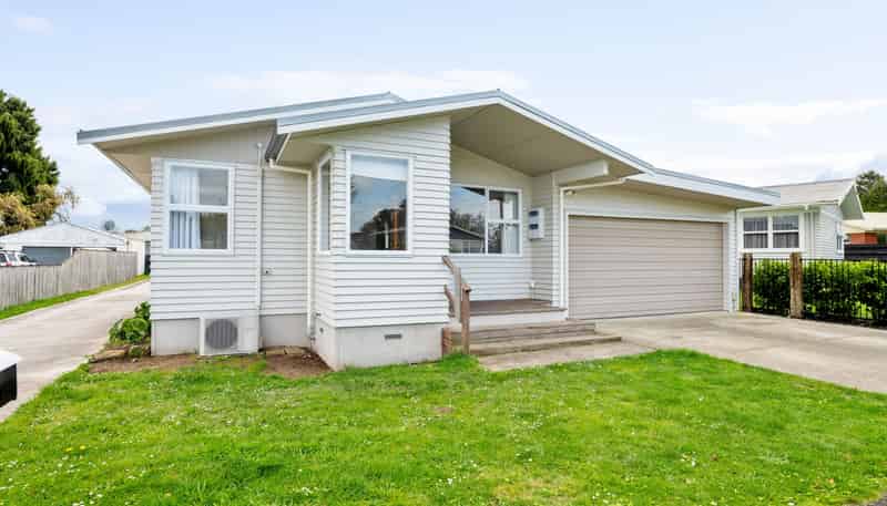 6 Forth Crescent, Glenview