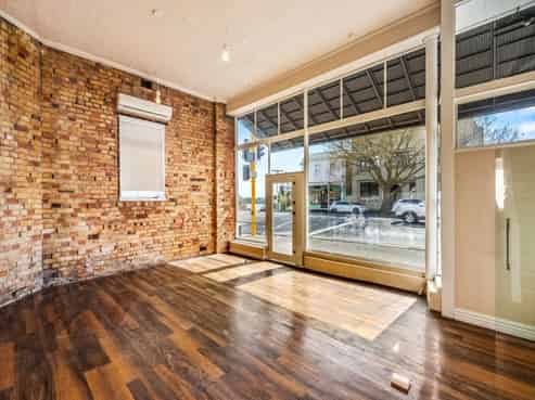 LANDMARK CHARACTER TROPHY
