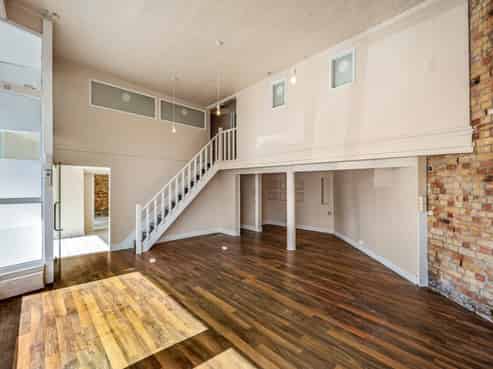 LANDMARK CHARACTER TROPHY
