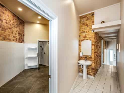 LANDMARK CHARACTER TROPHY
