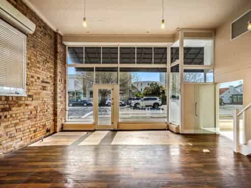 LANDMARK CHARACTER TROPHY
