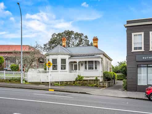 MIXED-USE CHARACTER STANDALONE 
