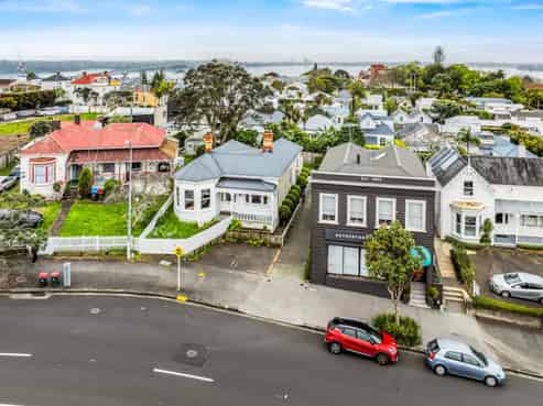 MIXED-USE CHARACTER STANDALONE 
