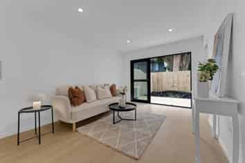 8/21 Baird Street, Howick