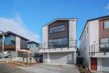 12  Pleasant Way, Gulf Harbour
