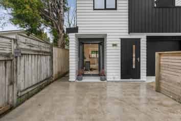 15A Rowe Parade, Wainuiomata