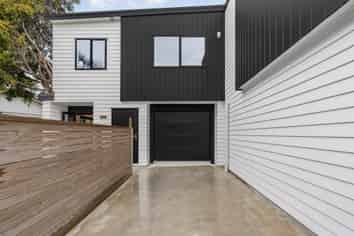 15A Rowe Parade, Wainuiomata