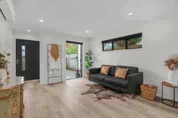 15A Rowe Parade, Wainuiomata