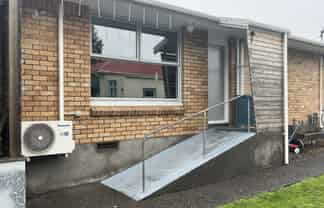 2/444A Devon Street East, Strandon