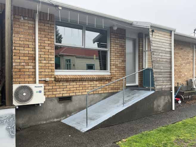 2/444A Devon Street East, Strandon