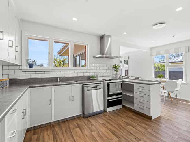 31 Flower Street, Bryndwr