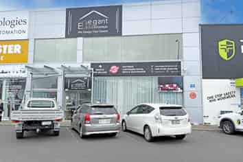 325M² TOP FLOOR SPACE FOR LEASE
