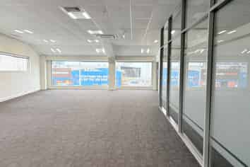 325M² TOP FLOOR SPACE FOR LEASE
