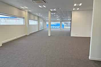 325M² TOP FLOOR SPACE FOR LEASE
