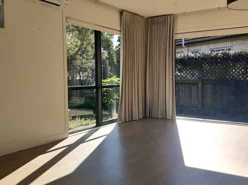 20C Waddell Avenue , Point England