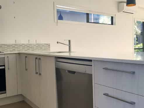 20C Waddell Avenue , Point England