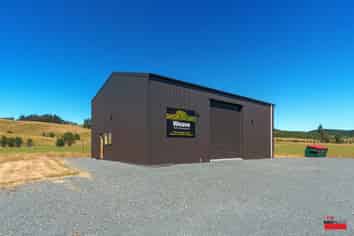 QUALITY WAREHOUSE & LARGE YARD IN BRIGHTWATER