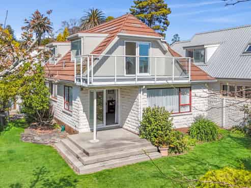 2/227 Bridge Street, Nelson