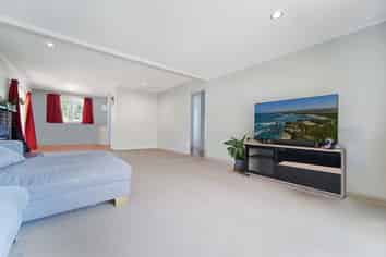 35 Woodside Road, Massey
