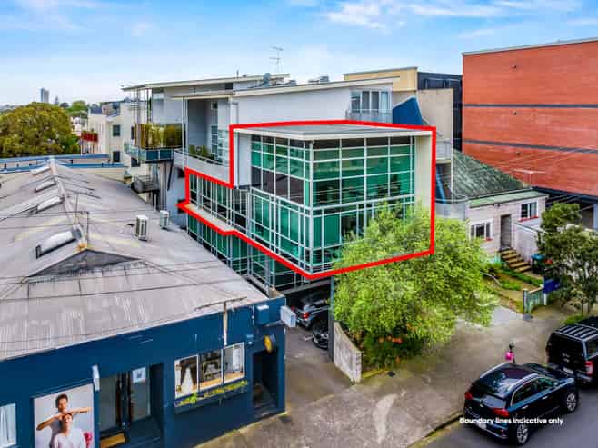 VERSATILE PONSONBY FREEHOLD
