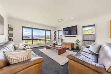 12 Richard Sadleir Way, Belmont