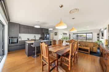 12 Richard Sadleir Way, Belmont