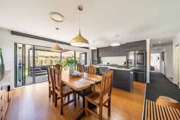 12 Richard Sadleir Way, Belmont