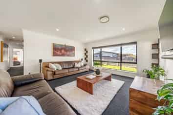 12 Richard Sadleir Way, Belmont