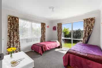 33 Lower High Street, Marton