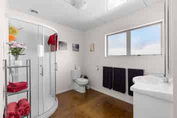 33 Lower High Street, Marton