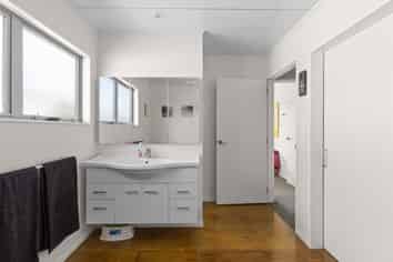 33 Lower High Street, Marton