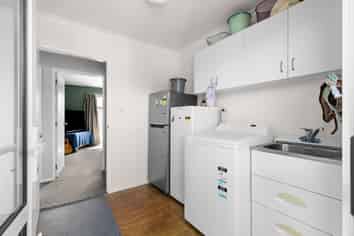 33 Lower High Street, Marton