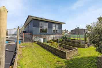 33 Lower High Street, Marton