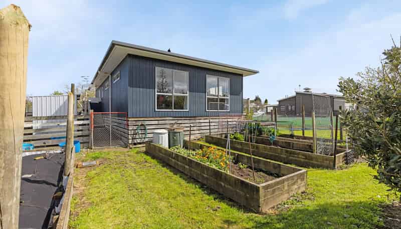 33 Lower High Street, Marton