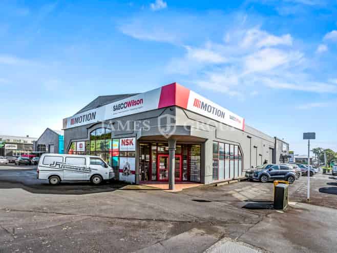 High-Profile Trade Retail | Corner Site Exposure